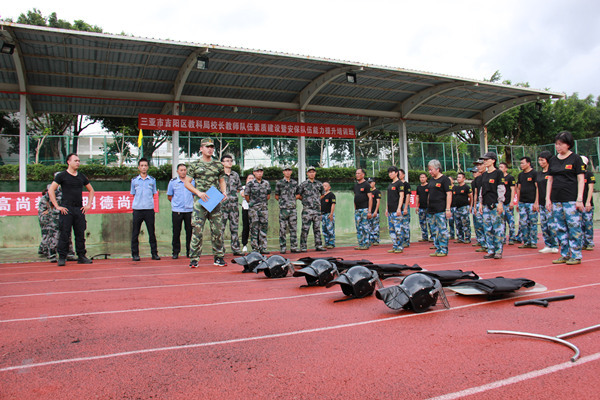 圖片4毛備密教官為大家介紹防暴器材種類_副本.jpg 圖片4毛備密教官為大家介紹防暴器材種類_副本.jpg