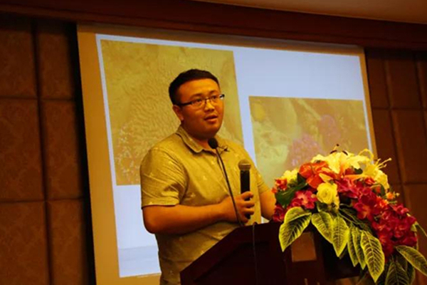 王爾棟老師做“氣候變化對(duì)珊瑚礁生物多樣性及珊瑚礁生態(tài)的影響”報(bào)告.jpg 王爾棟老師做“氣候變化對(duì)珊瑚礁生物多樣性及珊瑚礁生態(tài)的影響”報(bào)告.jpg